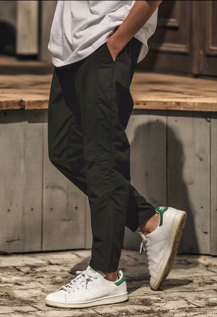 新品未使用 Lサイズ　CAMBIOパッカリングナイロンテーパードパンツ