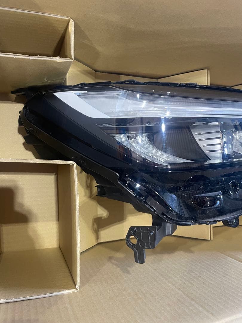 ヴェゼル　右ヘッドライト