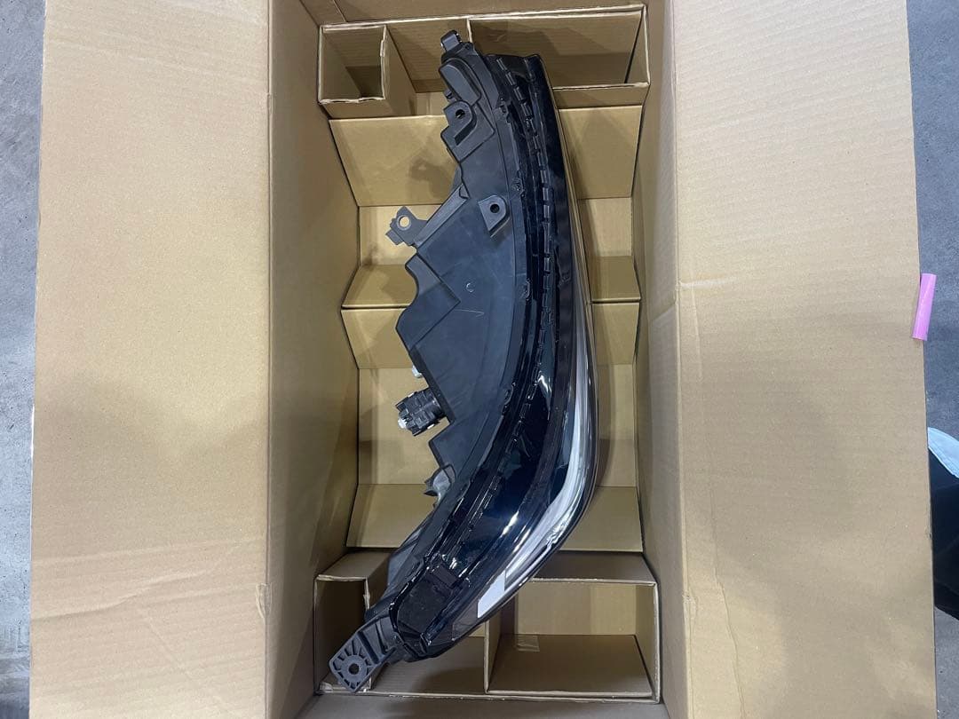 ヴェゼル　右ヘッドライト