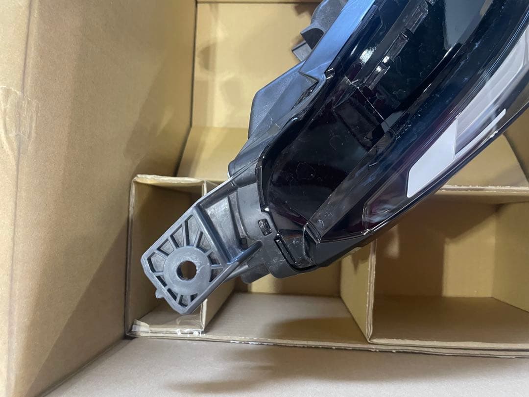 ヴェゼル　右ヘッドライト