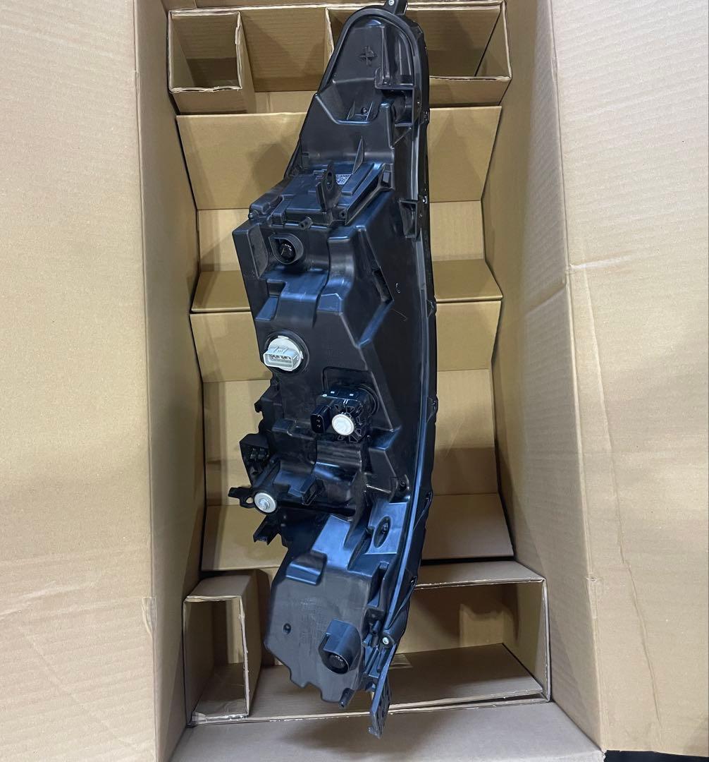 ヴェゼル　右ヘッドライト