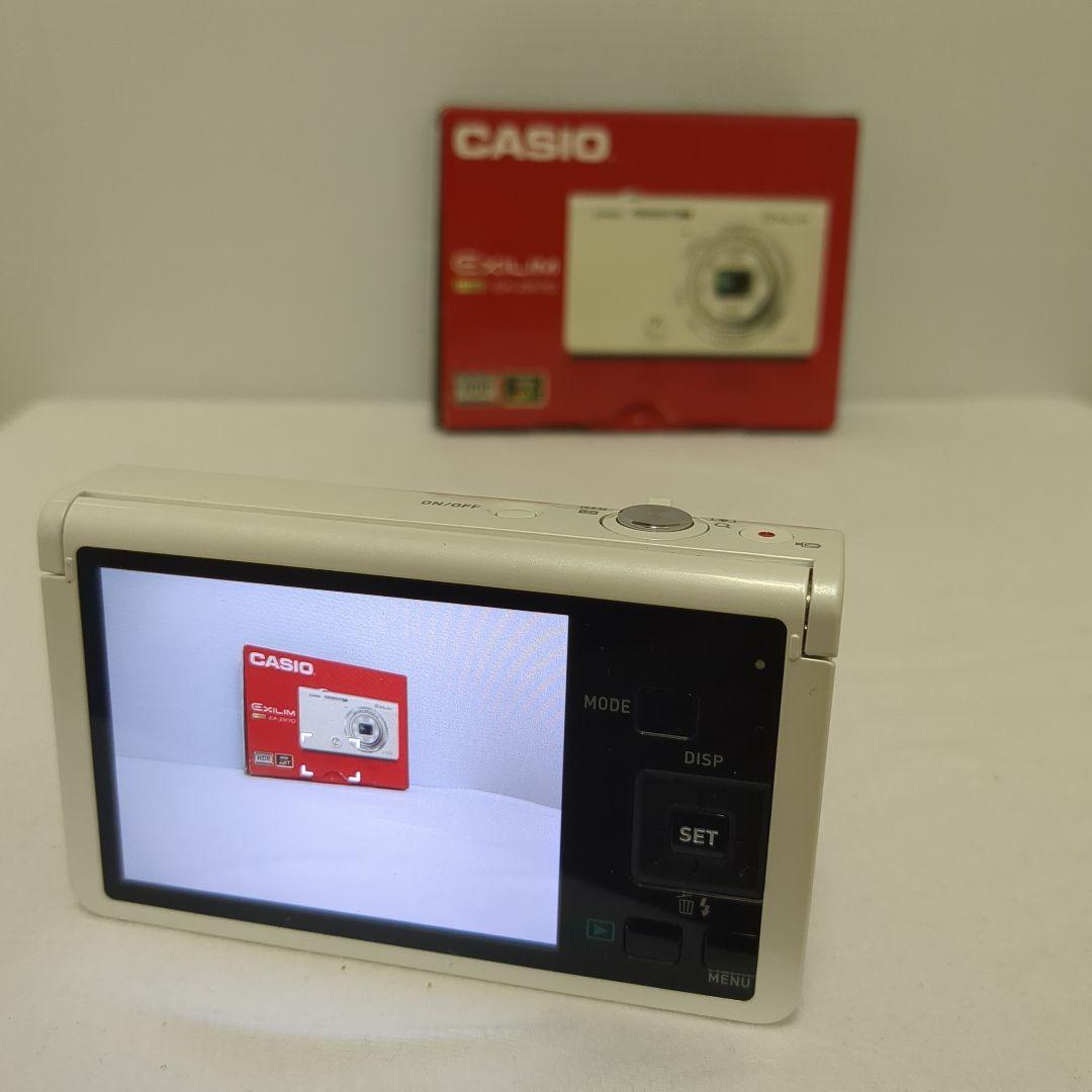 CASIO カシオ　EXILIM EX-ZR70 ホワイト　自撮り
