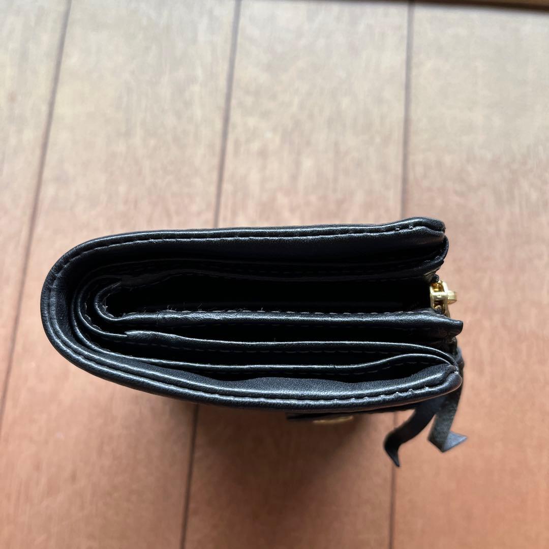 サンク　レザー製黒二つ折り財布