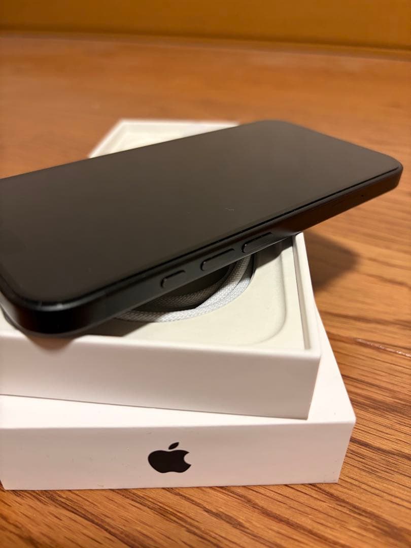 (美品) iPhone 16 128GB ブラック