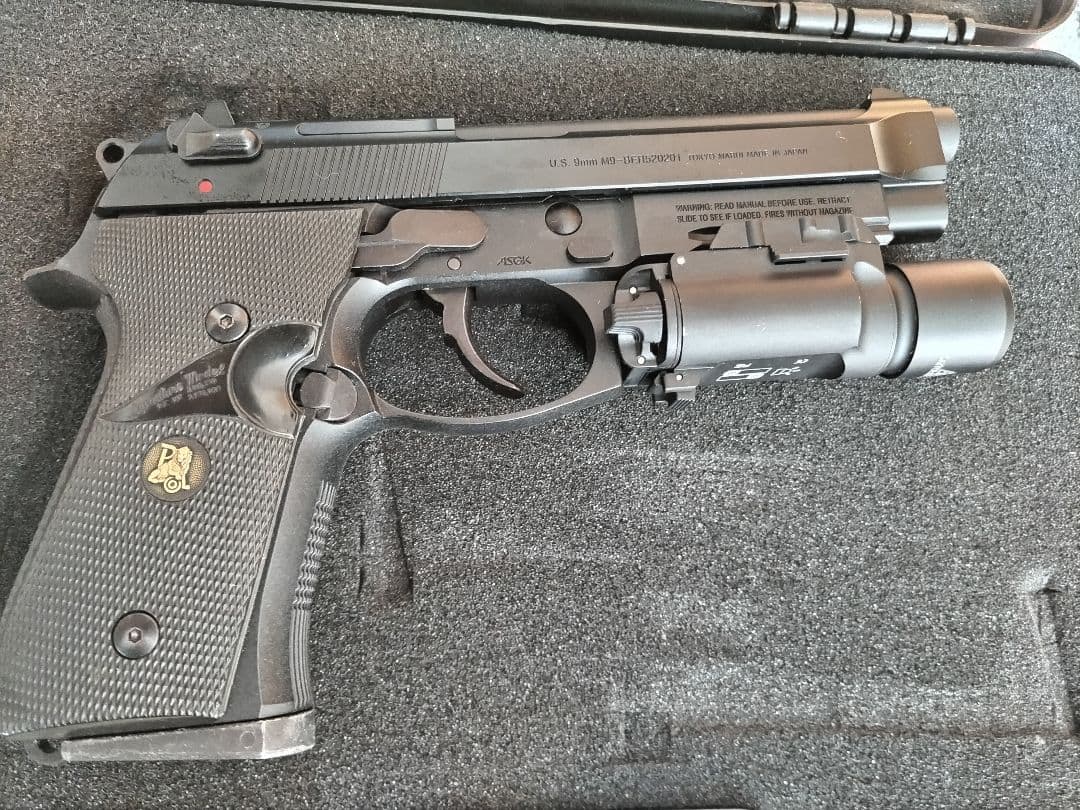 東京マルイ M9A1 ガスブローバック　ライト、パックマイヤー製グリップ