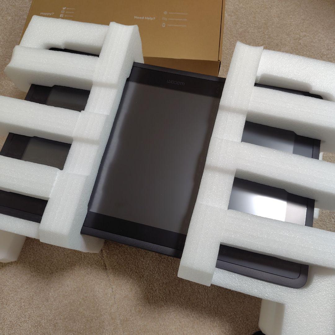 Wacom Cintiq DTK-2260K0D 本体