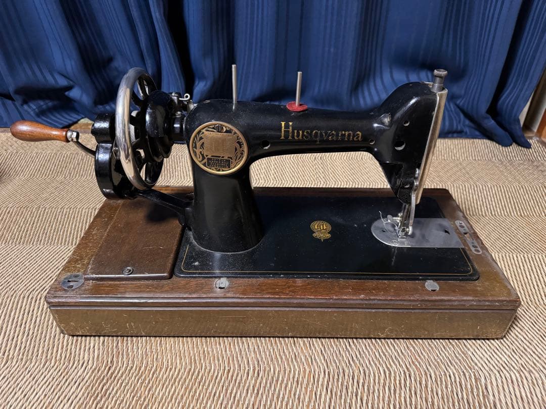 値下げ　アンティークミシン　Husqvarna スウェーデン製　ハスクバーナ