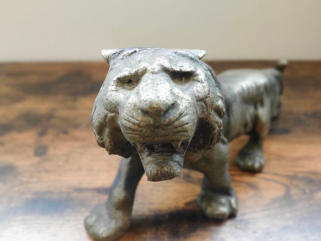 虎　置物　金属製　鉄　ヴィンテージ