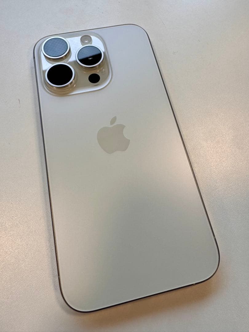 【充電2回】Apple iphone15Pro 256GB ホワイトチタニウム