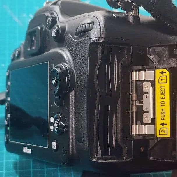 Nikon ニコン D7200 バッテリーグリップ付き