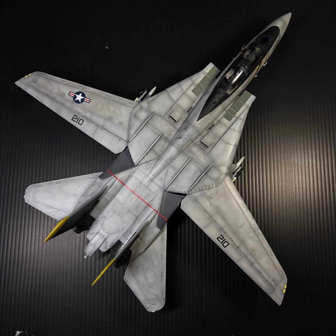 F-14A トムキャット ハイビジ 1/72プラモデル 完成品