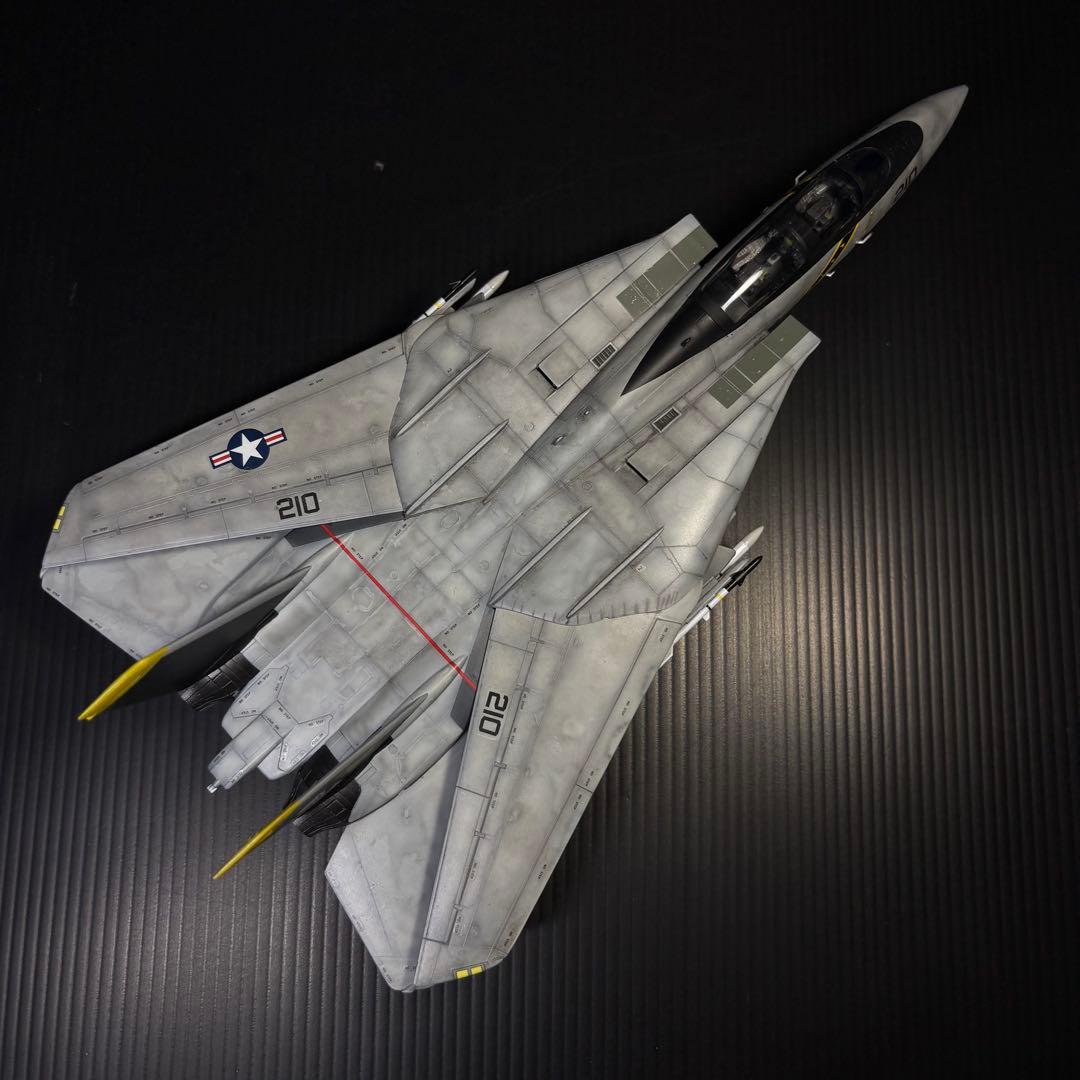 F-14A トムキャット ハイビジ 1/72プラモデル 完成品