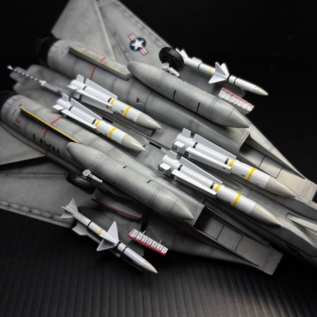 F-14A トムキャット ハイビジ 1/72プラモデル 完成品