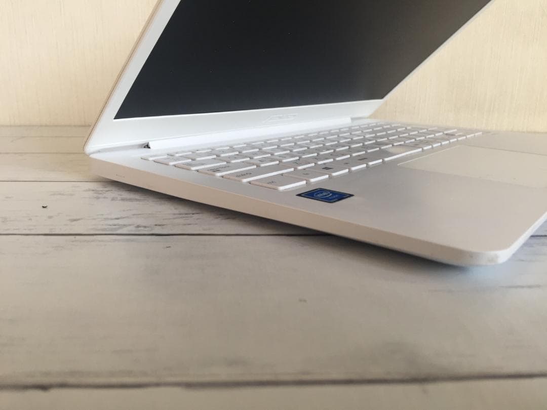 ASUS E406S 14型TFT液晶　薄型・コンパクト ノートパソコン