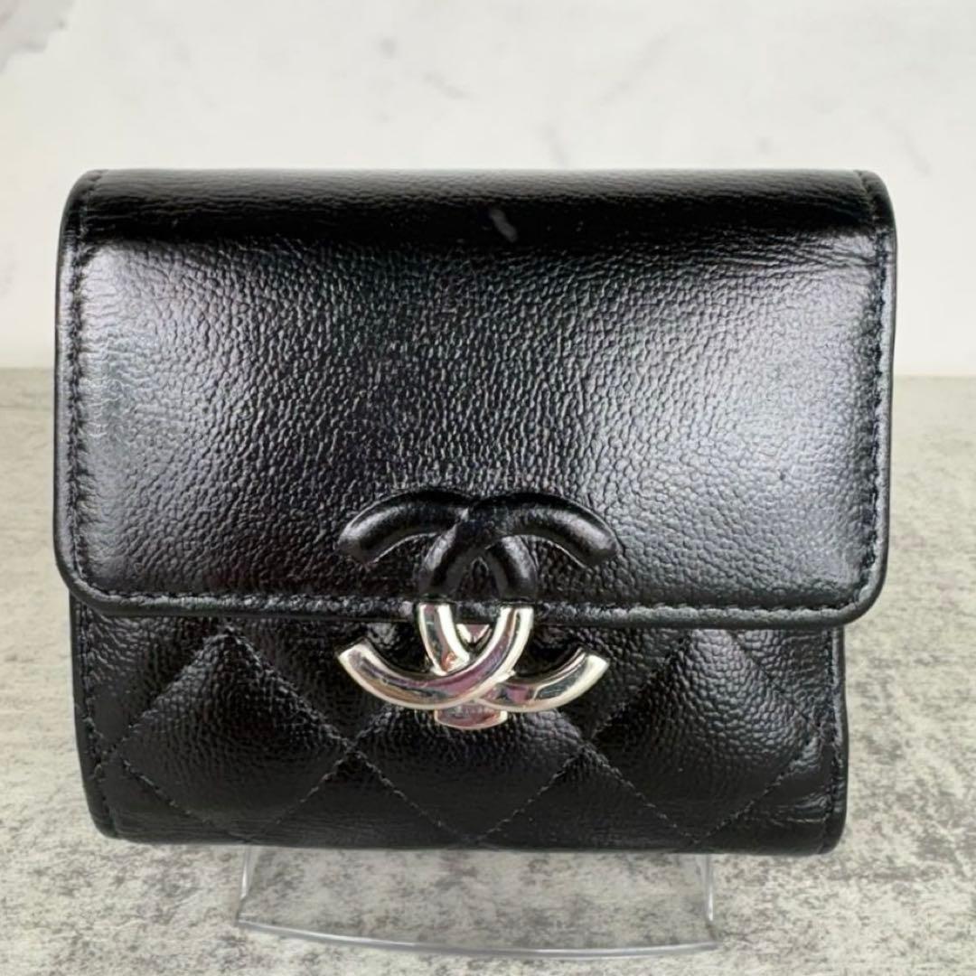 CHANEL シャネル　ハーフココ　三つ折り財布　キャビアスキン　ケース