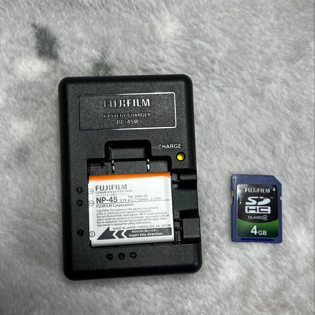 FUJIFILM FinePix Z33 WP デジカメ　美品