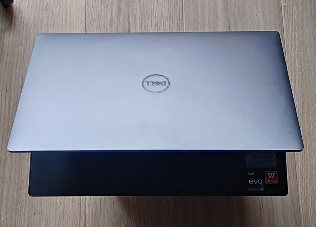 【美品】Dell XPS 13 Plus 12世代 9320 グラファイト