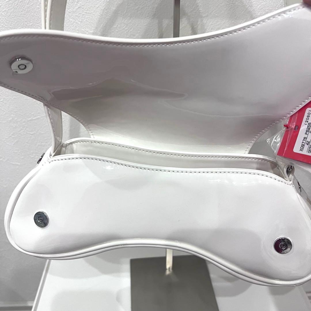 タグ付未使用品✨DIESEL ロゴ金具 エナメル調 ショルダーバッグ 白