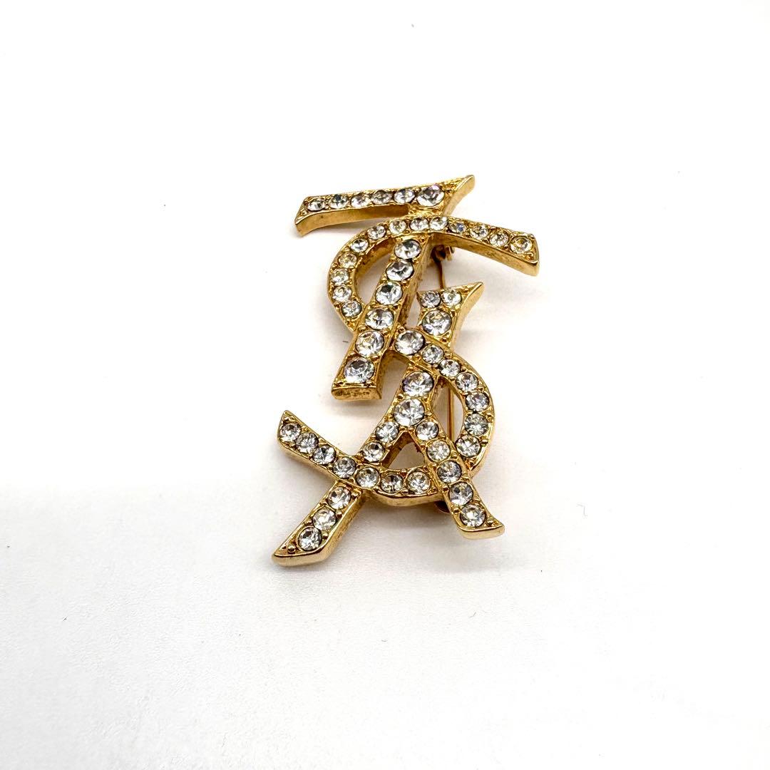 【極美品 】イヴサンローラン ブローチ カサンドラ ロゴ YSL ゴールド 人気