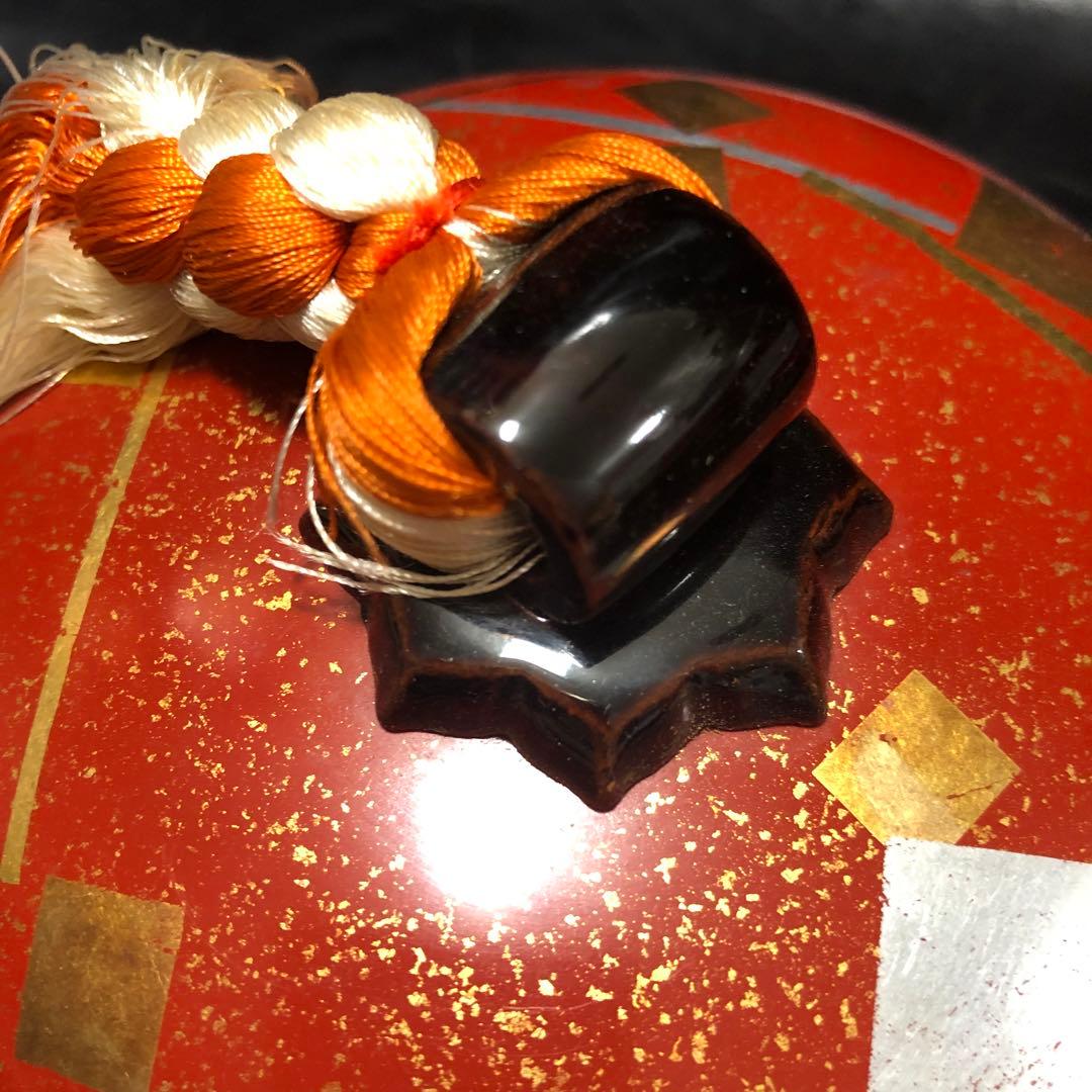 美しい古美術品◼️蔵から雅な美しい漆塗りの特大サイズの丸い入れ物が出て来ました。