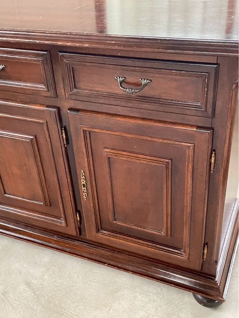 イギリス製　丸脚　高級　サイドボード　　キャビネット