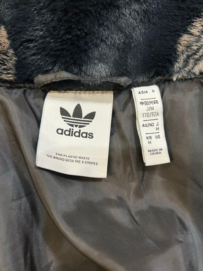 アディダス オリジナルス モノグラム ロゴ ファー ジャケット ジャージ 黒