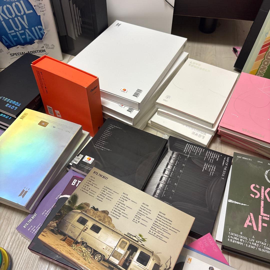 Btsの アルバム、ぬいぐるみ、カード、うちわ諸々まとめ売り