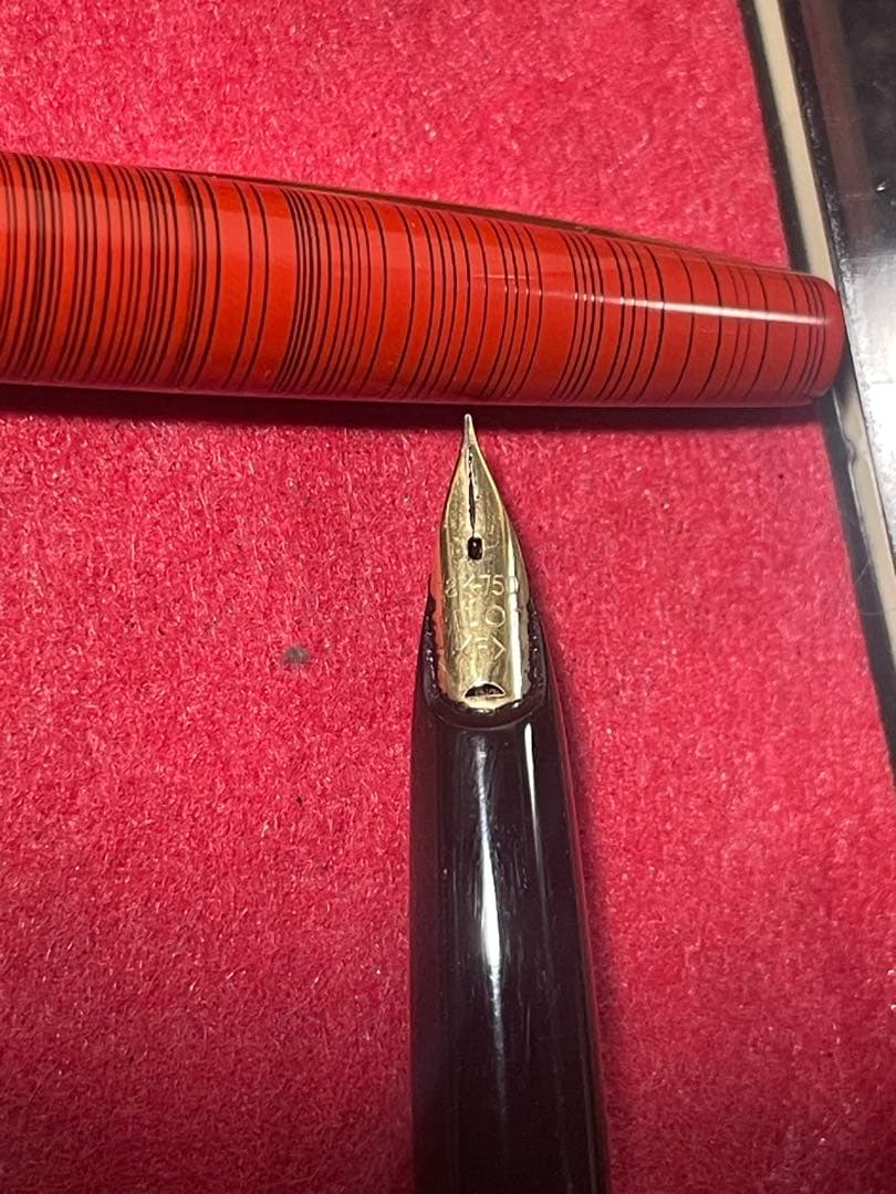 PILOT ストライプデザイン 万年筆 赤　18k