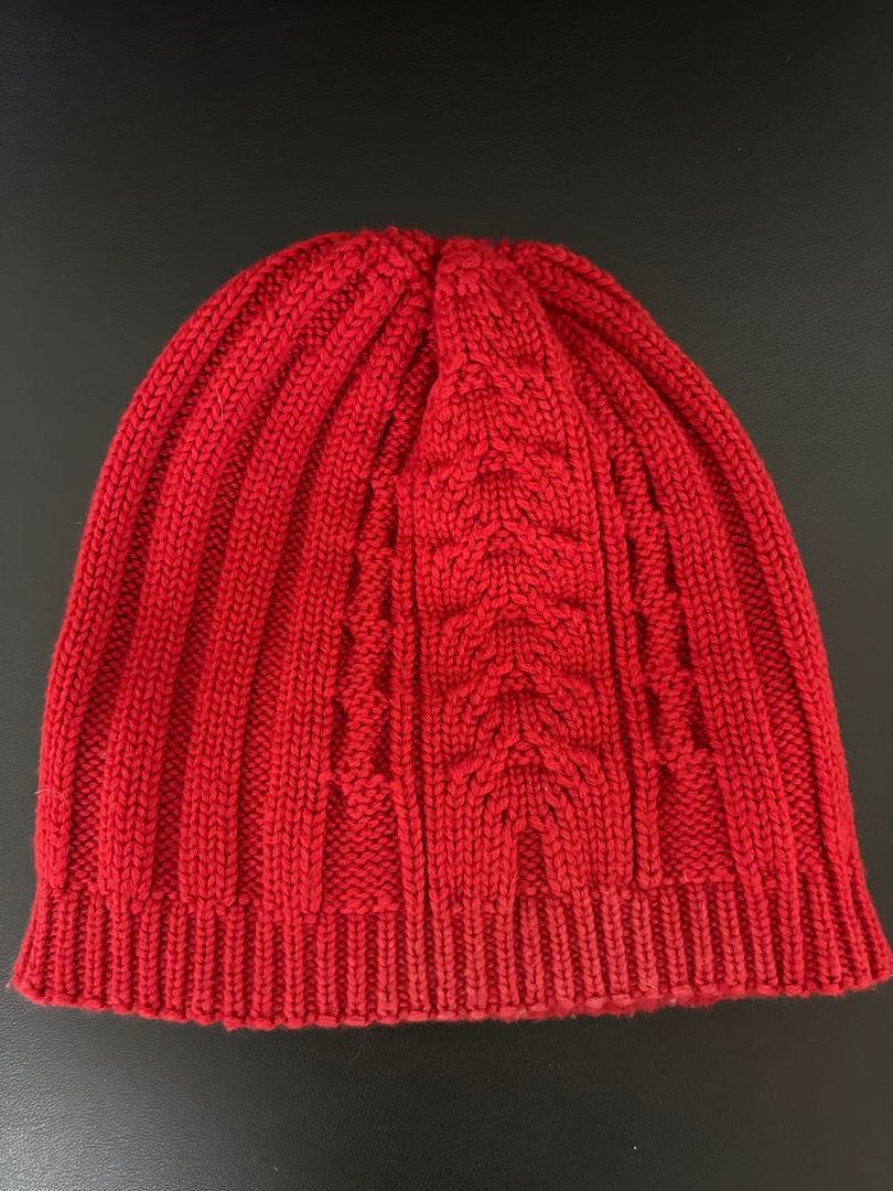 nagu　MONCLER 赤ニット帽