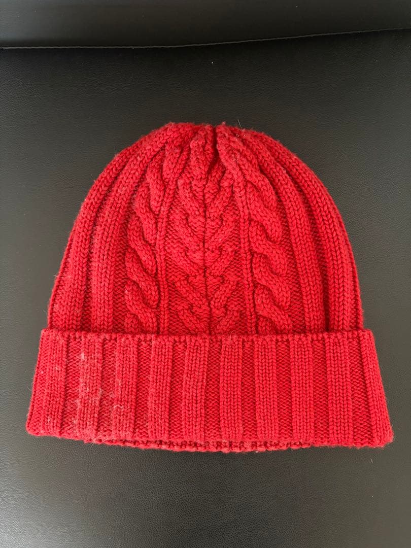 nagu　MONCLER 赤ニット帽