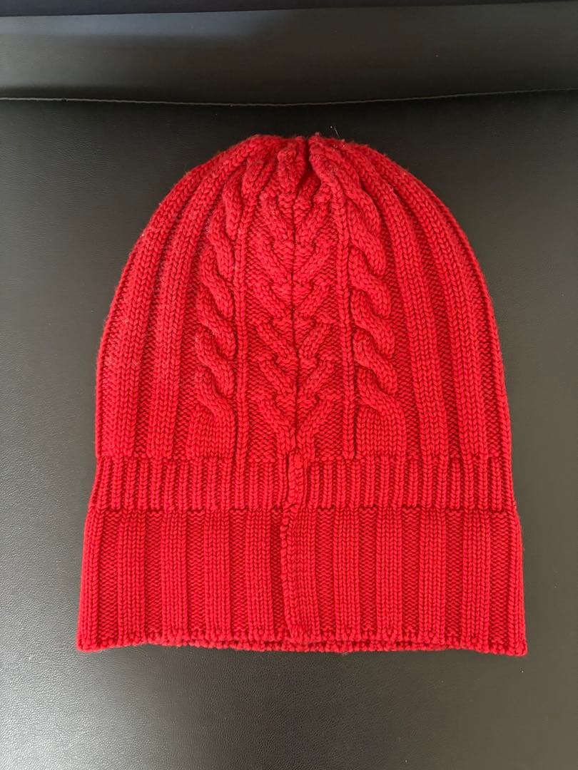 nagu　MONCLER 赤ニット帽