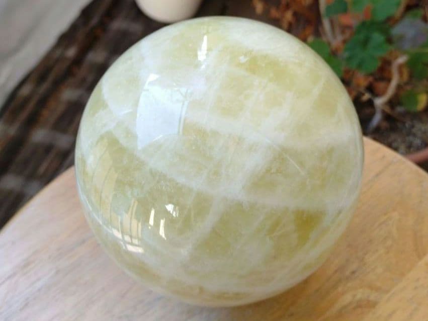 【割引特価】シトリンクォーツ 黄水晶 丸玉 スフィア 2.5Kg 木製台座付き！