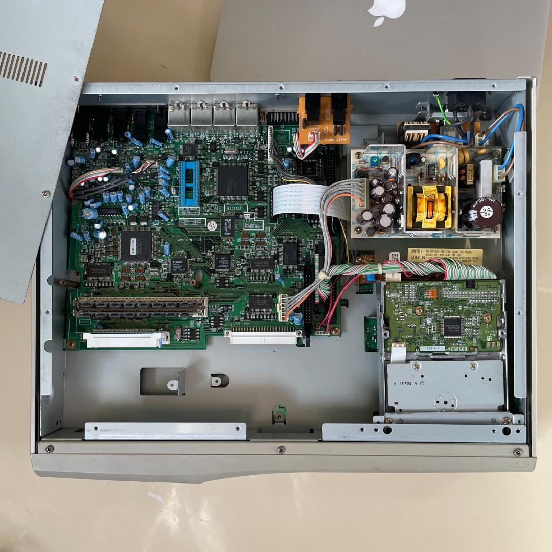 AKAI MPC2000XL サンプラー