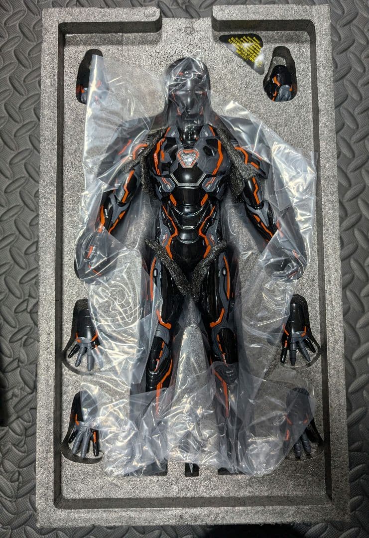 ホットトイズ　アイアンマン・マーク５０（ネオンテック／オレンジ版）